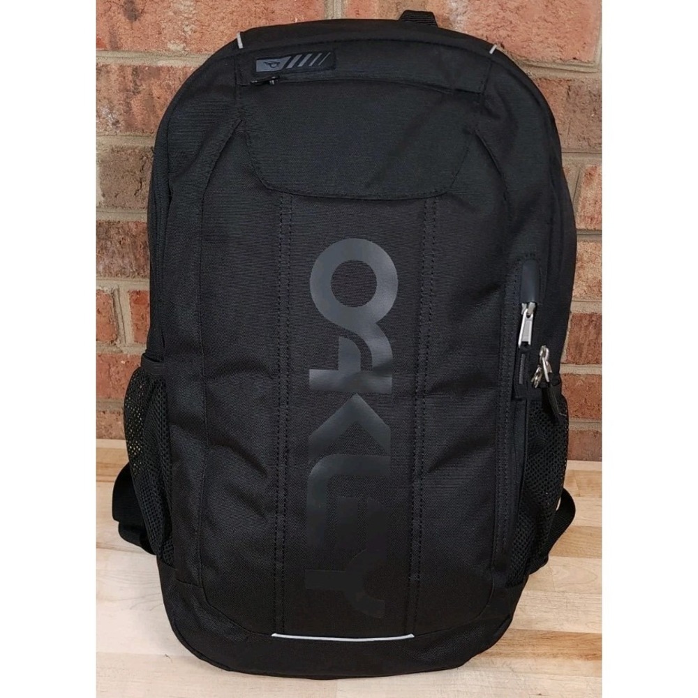 Oakley Enduro Backpack 20L Hiking Tactical Day Pack Bag Black - Picture 1 of 6
